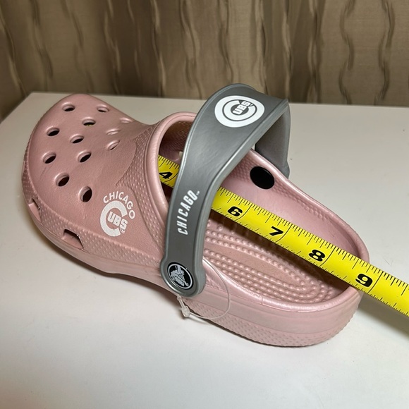Crocs Chicago Cubs Pink Women's 4-5 XS Classic Clogs Pink Silver Unisex NWOT - Picture 14 of 15